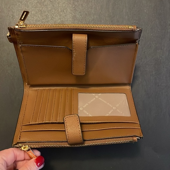 Michael Kors Jet Set Double-Zip Wallet - Picture 5 of 6